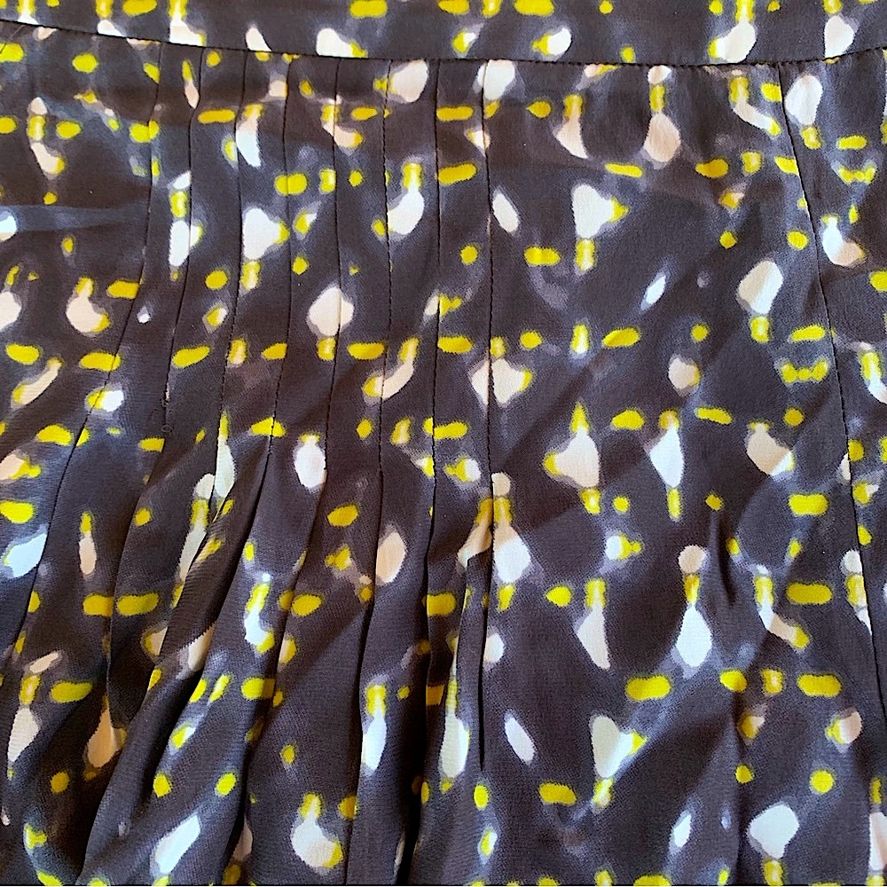Halston Silk Shorts Brown, White Multicolor Printed Petals Dressy Shorts Size 8 - Picture 7 of 11